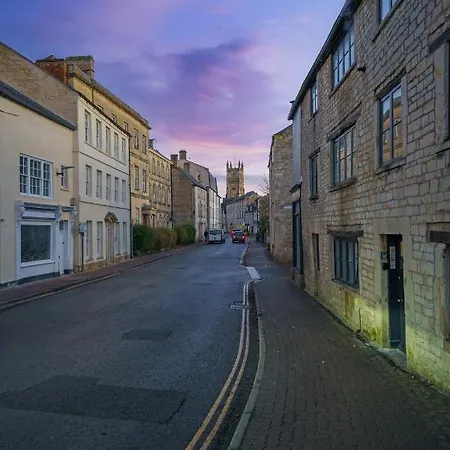 Cotswolds- 2 Bed Flat In 18Th Century Building, Town Centre With Smart Tv - Esho Stays Cirencester Exterior photo