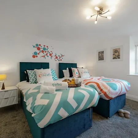 Cotswolds- 2 Bed Flat In 18Th Century Building, Town Centre With Smart Tv - Esho Stays Cirencester Exterior photo