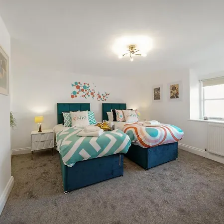 Cotswolds- 2 Bed Flat In 18Th Century Building, Town Centre With Smart Tv - Esho Stays Cirencester Exterior photo