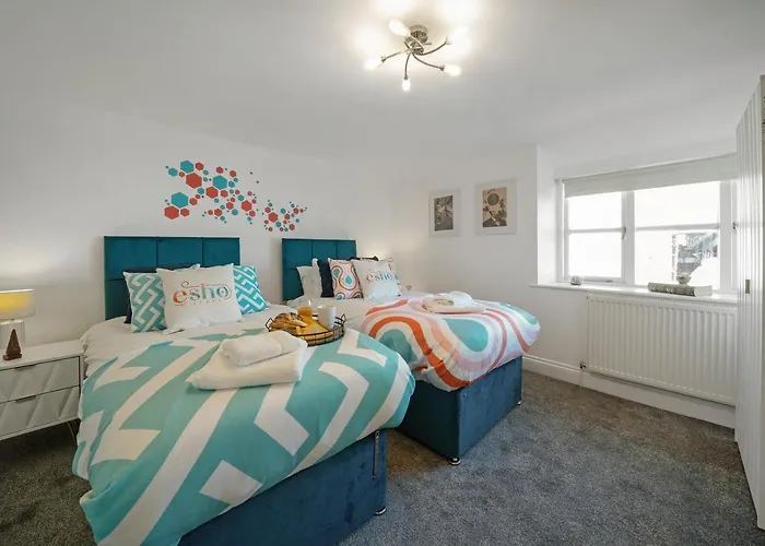 Cotswolds- 2 Bed Flat In 18Th Century Building, Town Centre With Smart Tv - Esho Stays