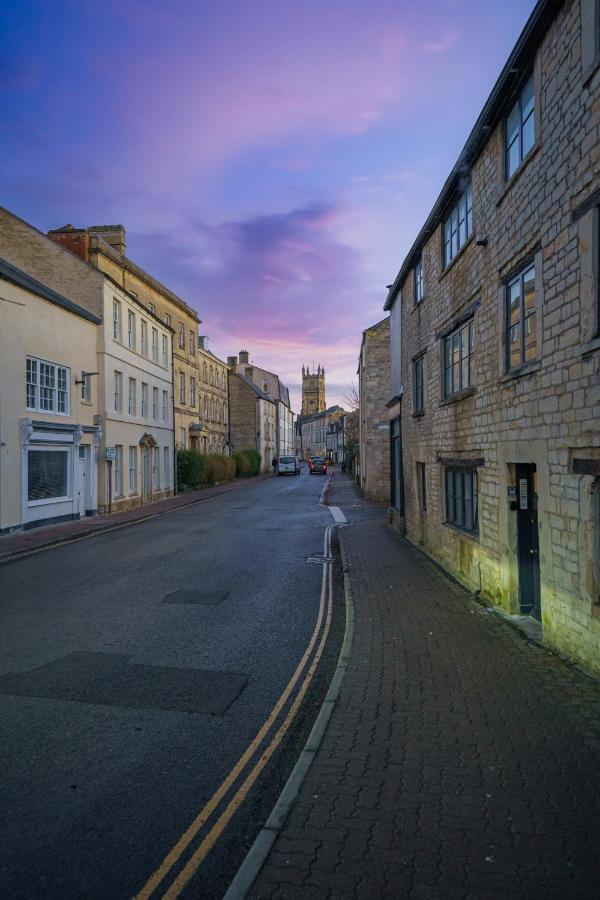 Cotswolds- 2 Bed Flat In 18th Century Building, Town Centre With Smart Tv - Esho