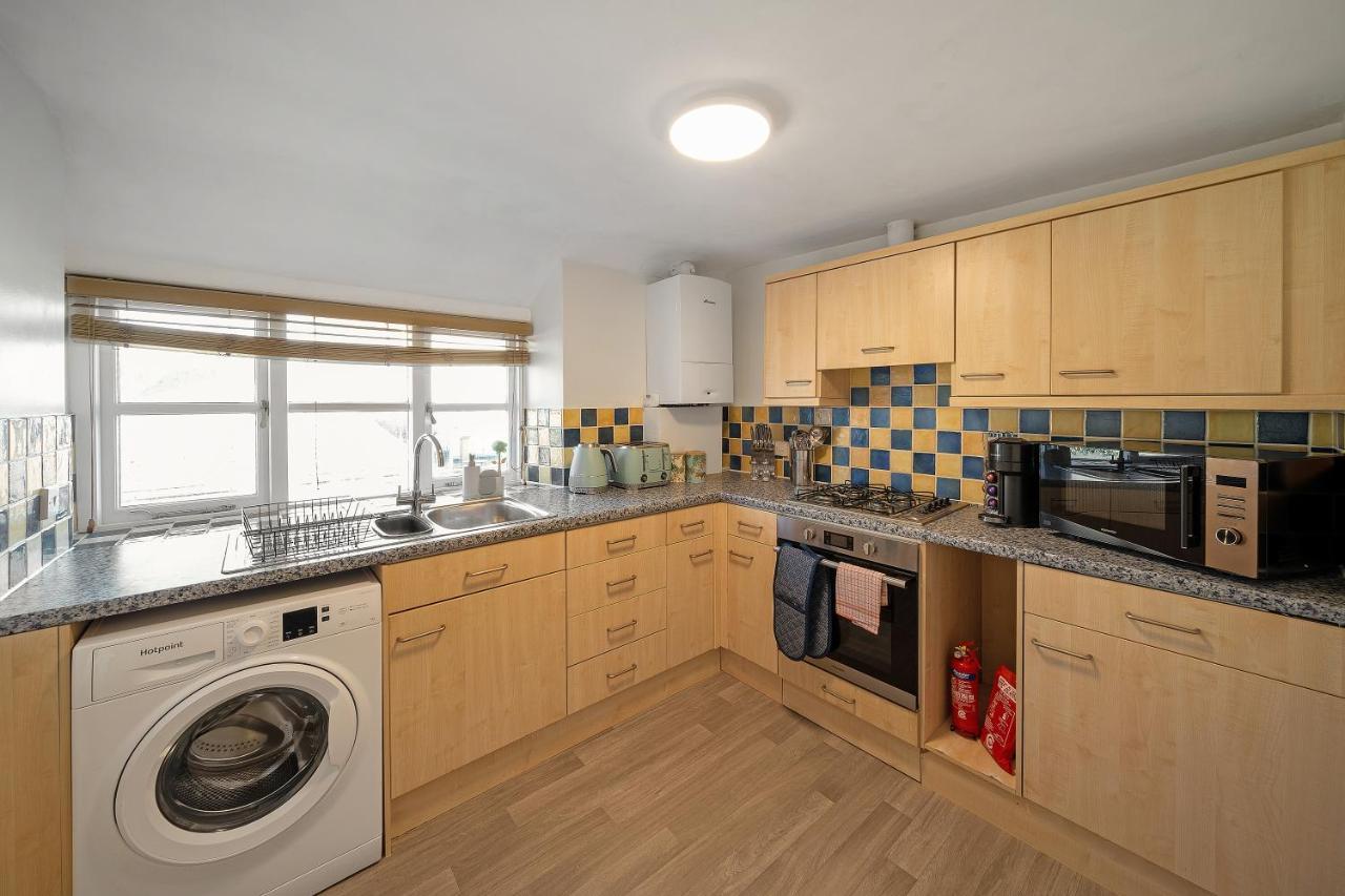 Cotswolds- 2 Bed Flat In 18th Century Building, Town Centre With Smart Tv - Esho Apartment *