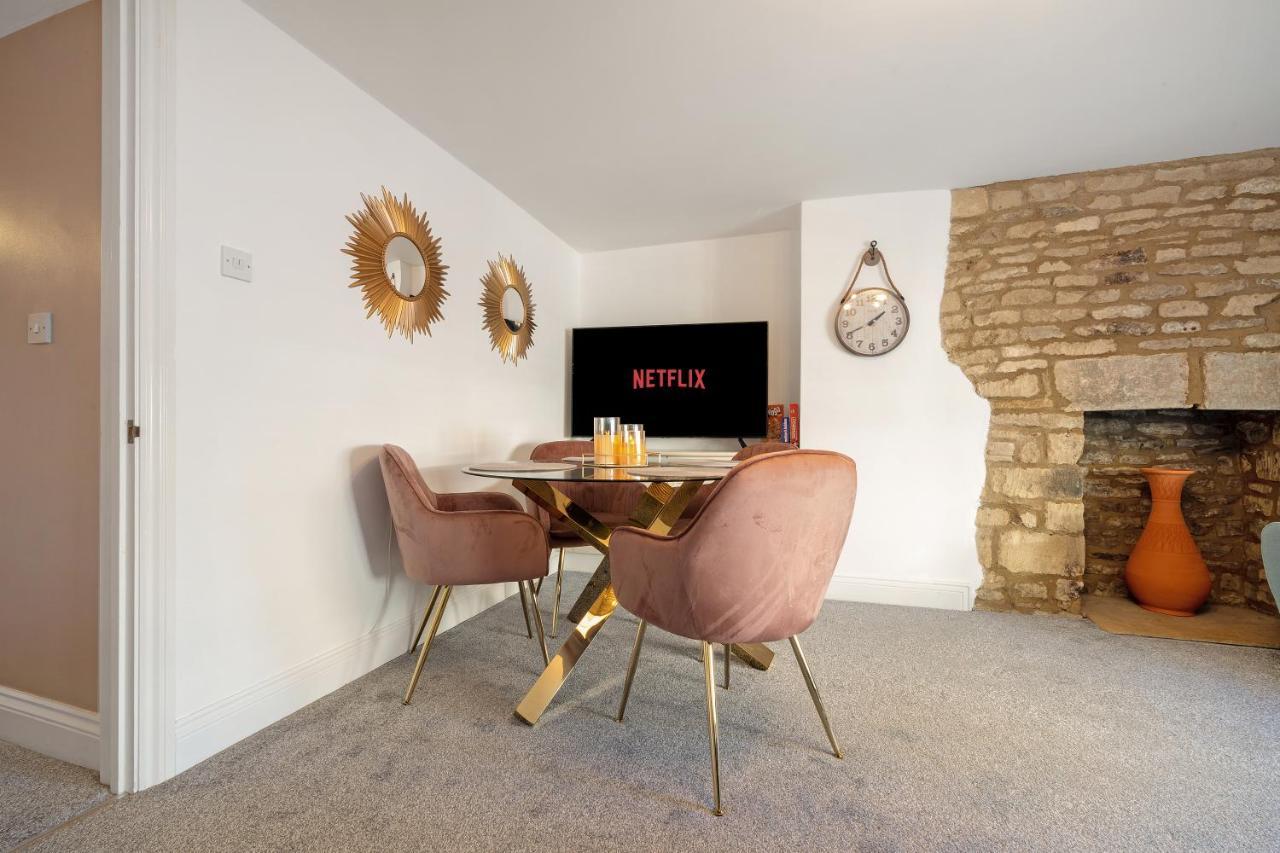 Cotswolds- 2 Bed Flat In 18th Century Building, Town Centre With Smart Tv - Esho Cirencester